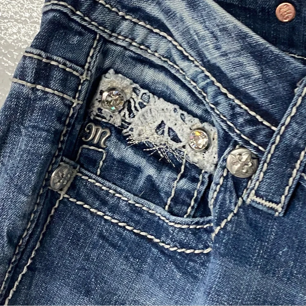 Miss Me Jeans Women 28W Mid Rise Crop Light Faded Lace Jewel Back Pocket M8375VC